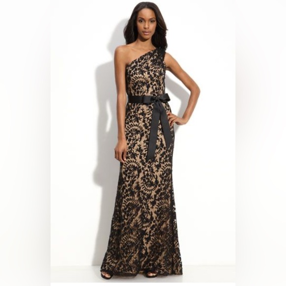 Tadashi Shoji One Shoulder Lace Gown Women’s Size 4